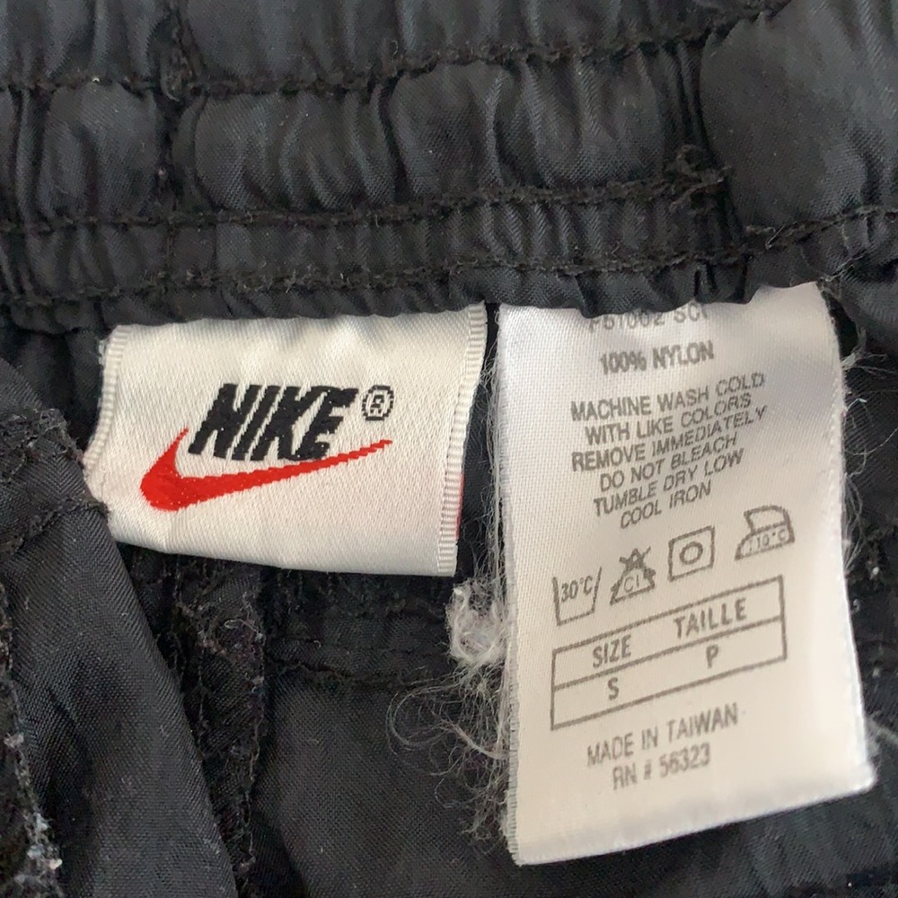 Nike - Picture 3 of 5